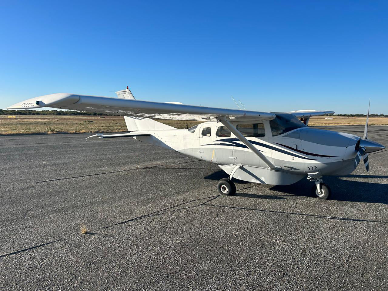 1969 Cessna U206D – exterior view