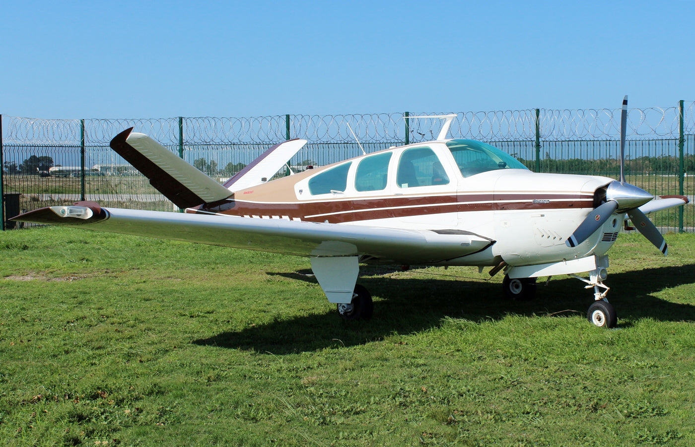 1978 Beechcraft Bonanza V35B – exterior view