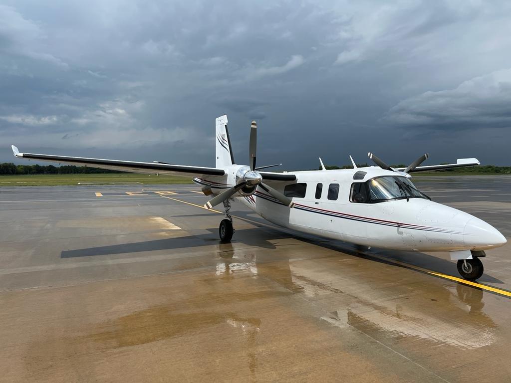 1978 Rockwell Twin Commander 690B-10 – exterior view